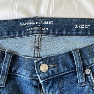 Banana Republic Travel Jeans in Washed Indigo. 31x32 Slim Fit